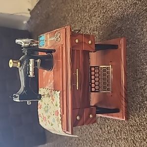 Vintage mini sewing machine music box